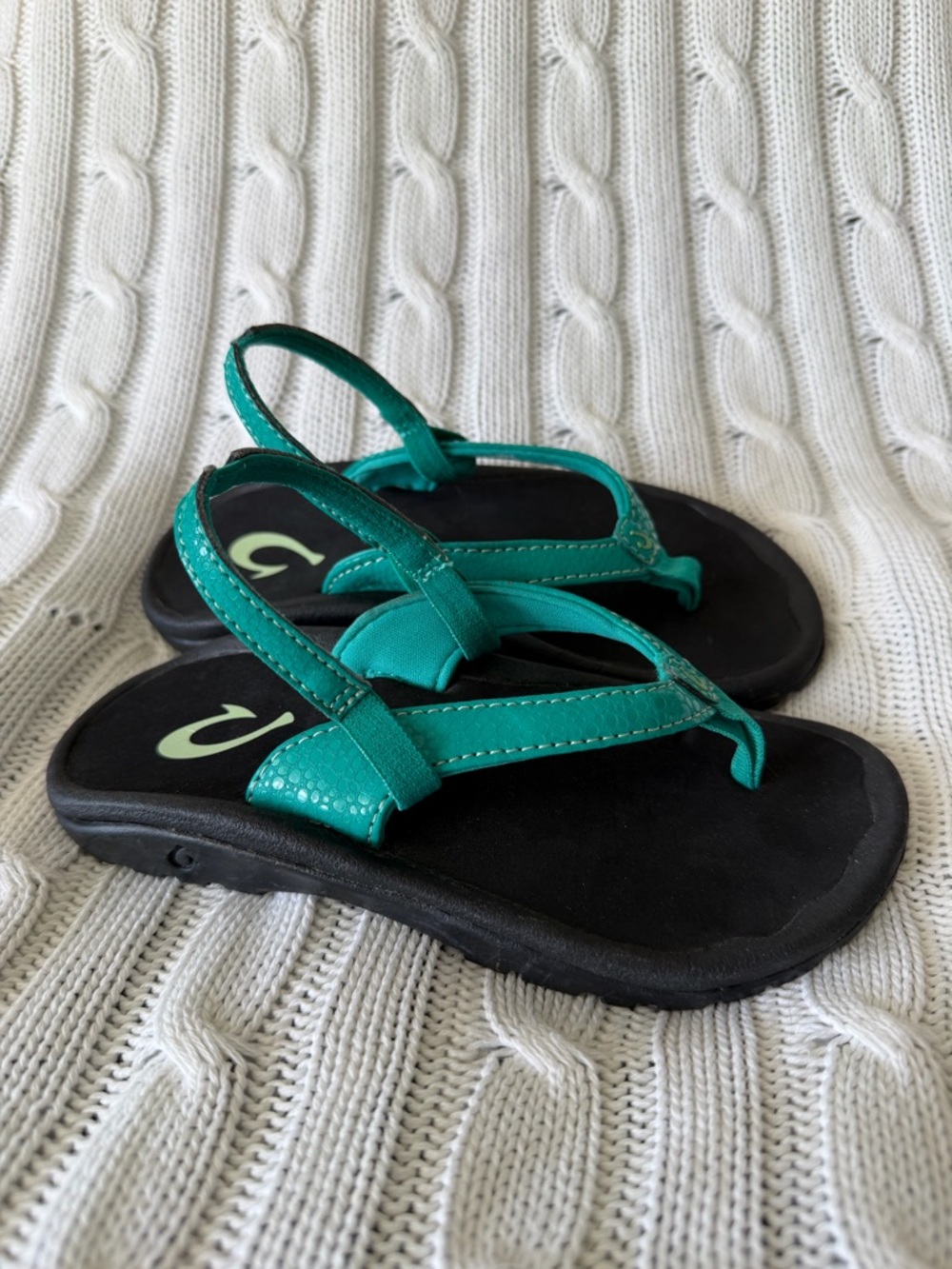 OluKai Kulapa Kai Kids Sandals Size 11 12 Summer Beach Pool Surf Sandal Shoes